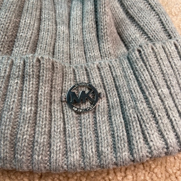 micheal kors winter hat - Picture 2 of 4